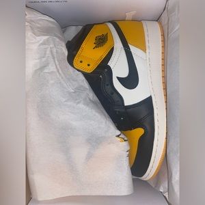 Yellow toe Jordan 1